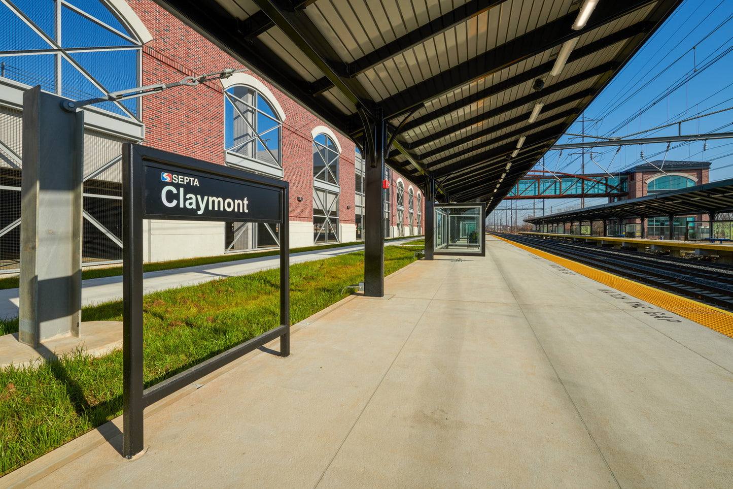 Black/Red Thin Bricks