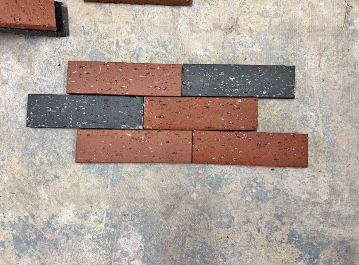 Black/Red Thin Bricks